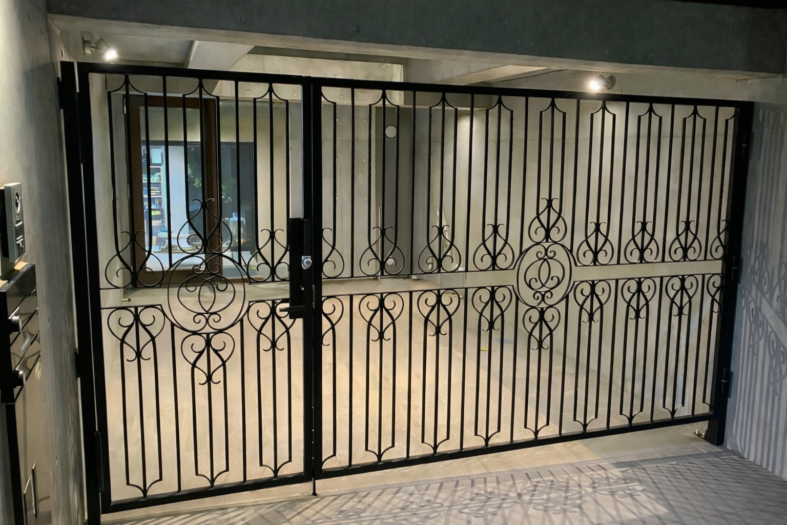 ロートアイアン,親子門扉